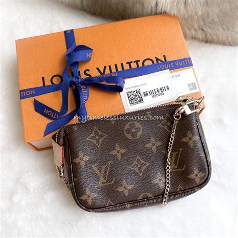 baguette louis vuitton|louis vuitton monogram mini pochette.